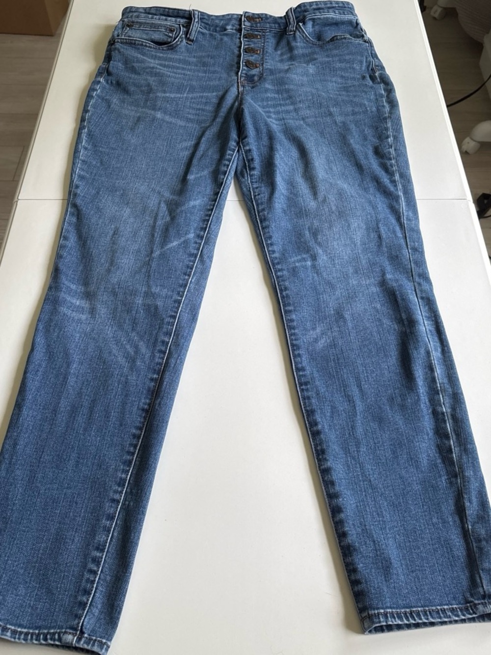 Daniel Cremieux Light Blue Denim Jeans with Contrast Stitching